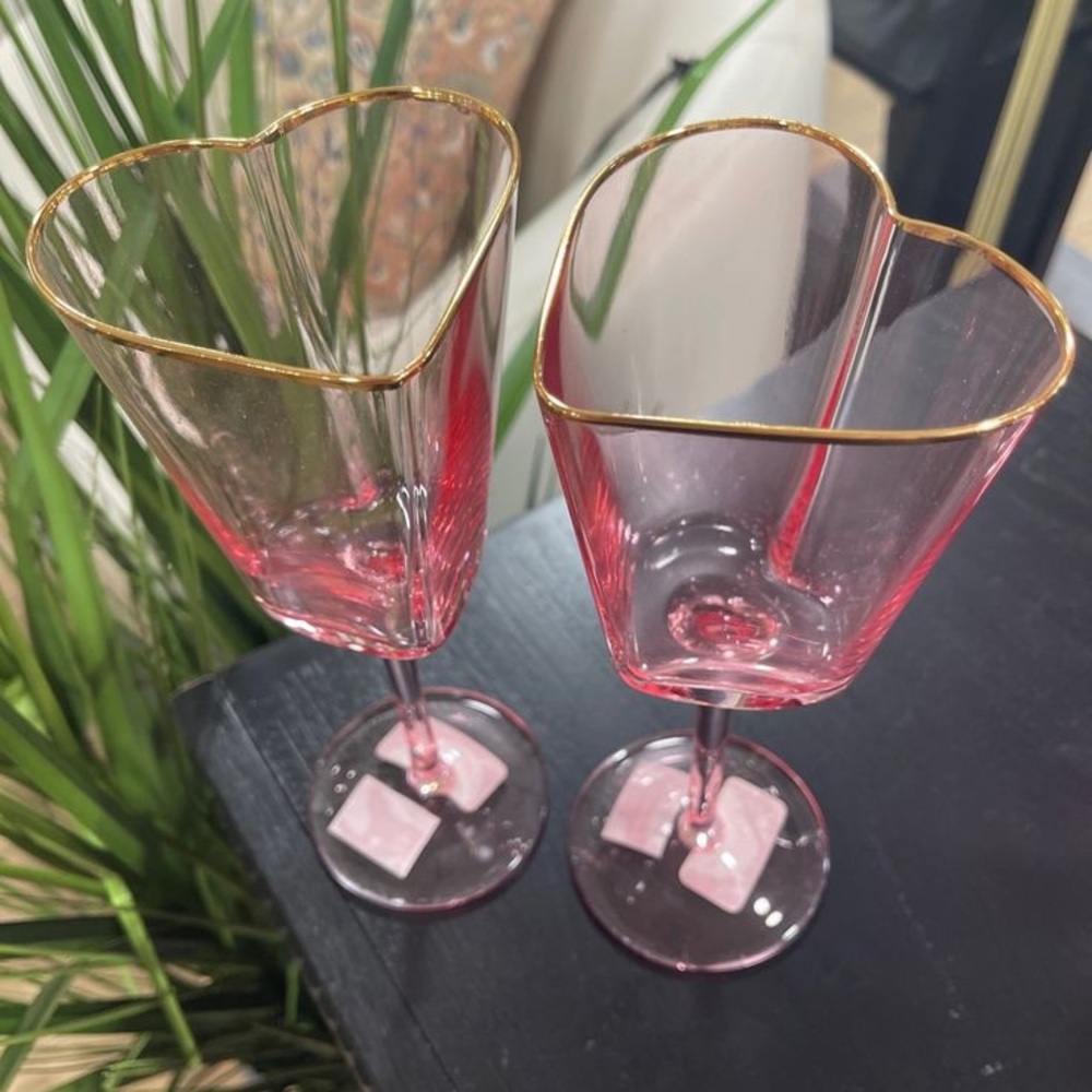 Elegant Pink Wine Glass Set